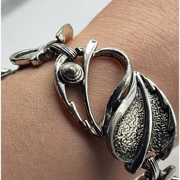 Sarah Coventry Leaf Openwork Bracelet 8.25in - Picture 1 of 5